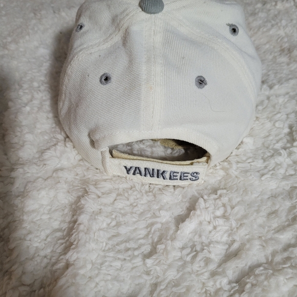 Men's American Needle New York Yankees 90's White w/Gray Velcro Back Adjustable - Picture 3 of 11